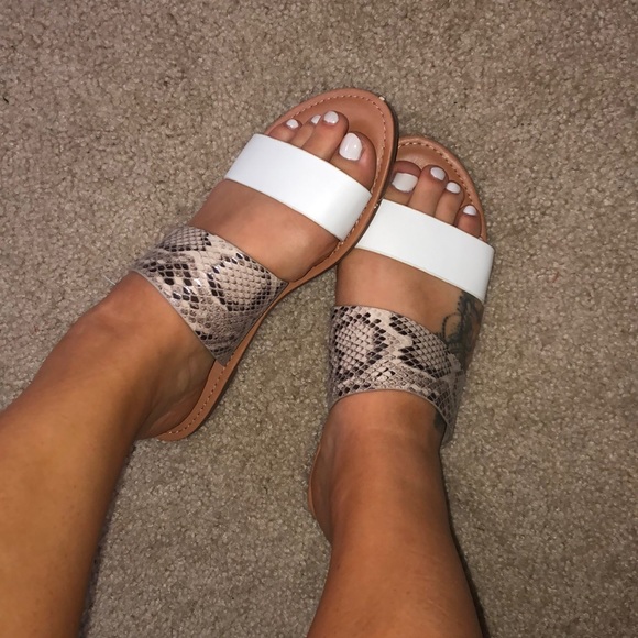 Sandals/slides - Picture 3 of 3